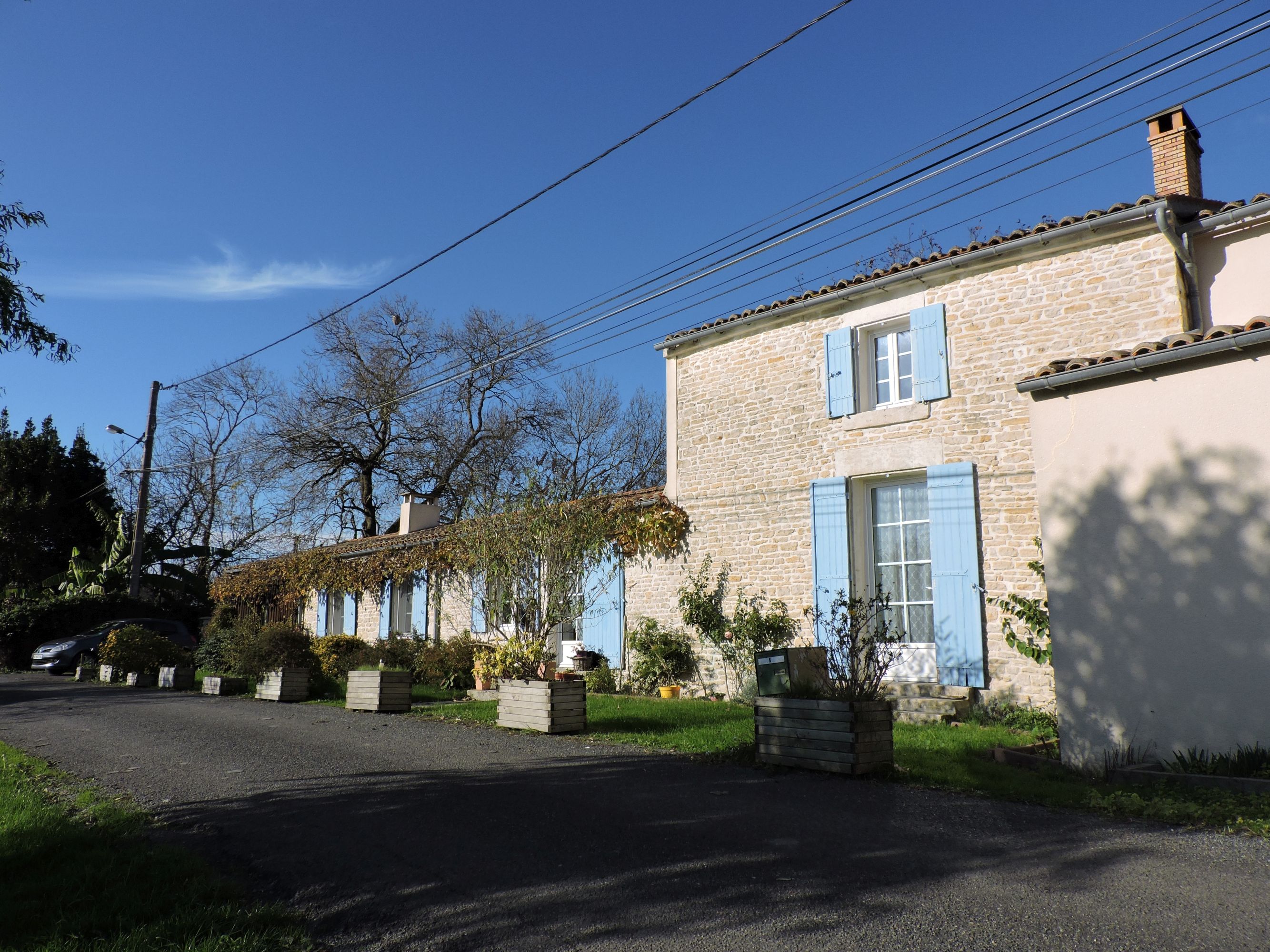 Ferme dite la hutte à Bouchet, atelier d'artisan, actuellement maison ; Bazoin, 5 chemin de Bazoin