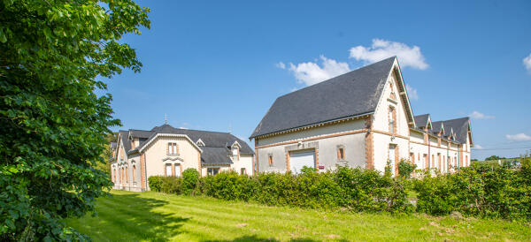 Ferme, actuellement bureaux