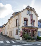 Café du Globe, puis auberge du Panier Fleuri, actuellement restaurant, 1 avenue de Bretagne