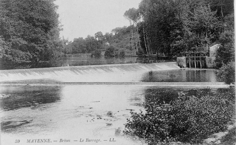 Moulin à farine et filature, puis corderie, puis fonderie et usine de construction mécanique, dites usine Pellier puis Mayenne Fontes Industrie