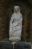 Ensemble de 2 statues et d'un groupe sculpté : Saint Michel, Ange, Education de la Vierge