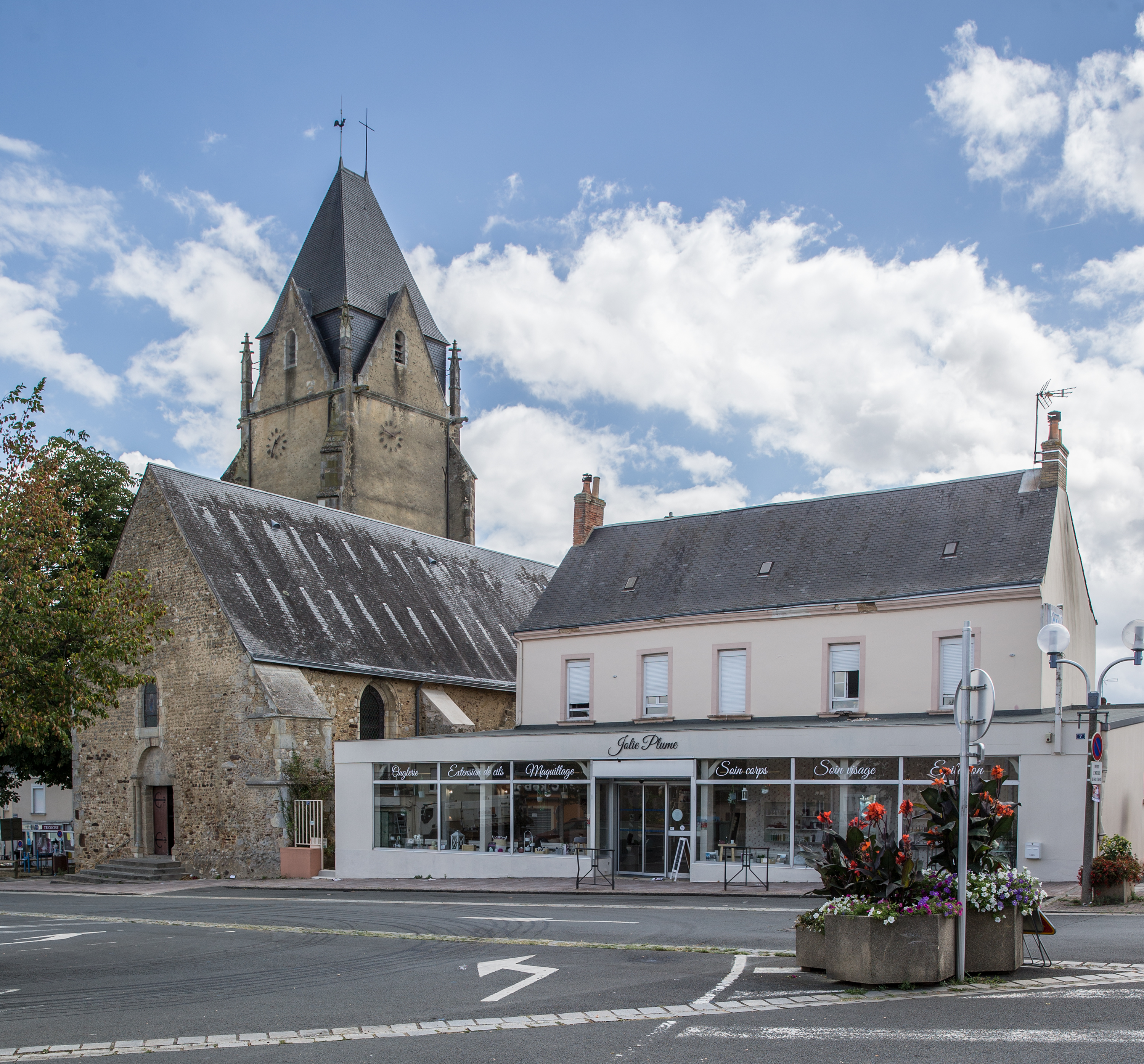 Église et prieuré Saint-Symphorien, place de la République, Connerré