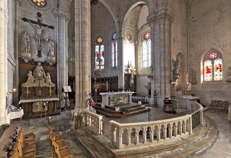 Monument aux morts, église paroissiale Saint-Martin de Saint-Martin-du-Bois