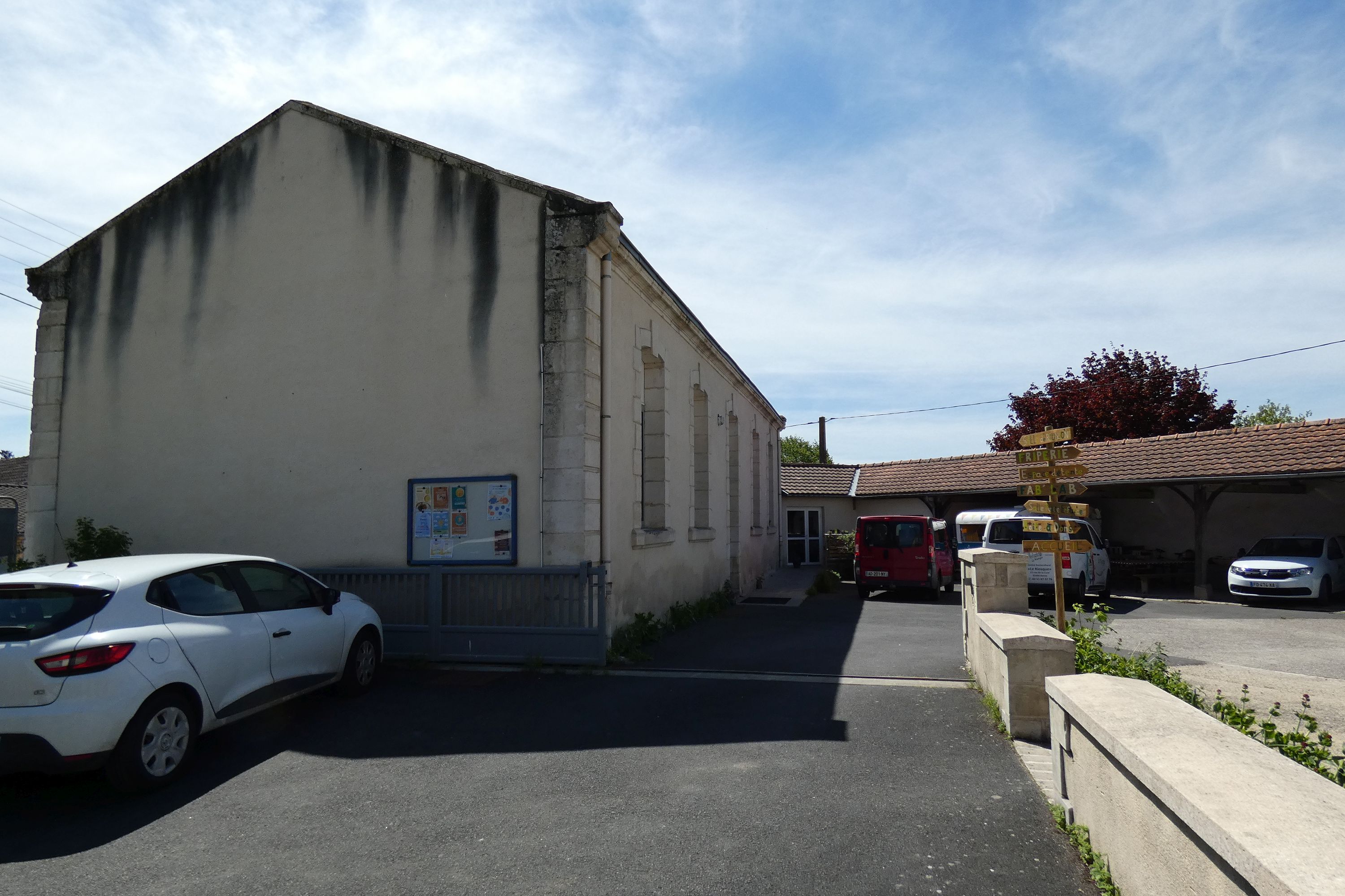 Presbytère puis école primaire publique de filles, actuellement maison et centre socio-culturel