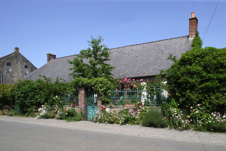 Ferme puis maison, dite du Plat d'Étain - R.D. 582 de Saint-Léger à Chammes, 3e maison, Saint-Léger