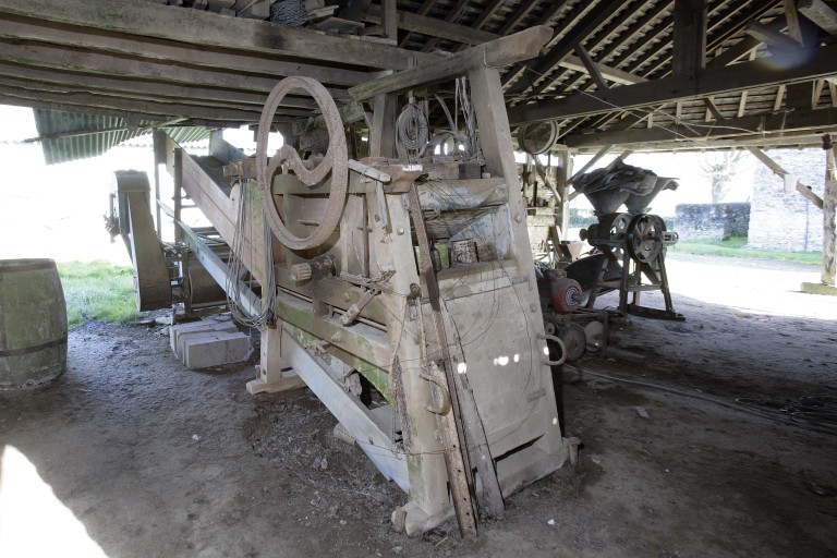 Machine à égrener : batteuse - les Bois, Saulges