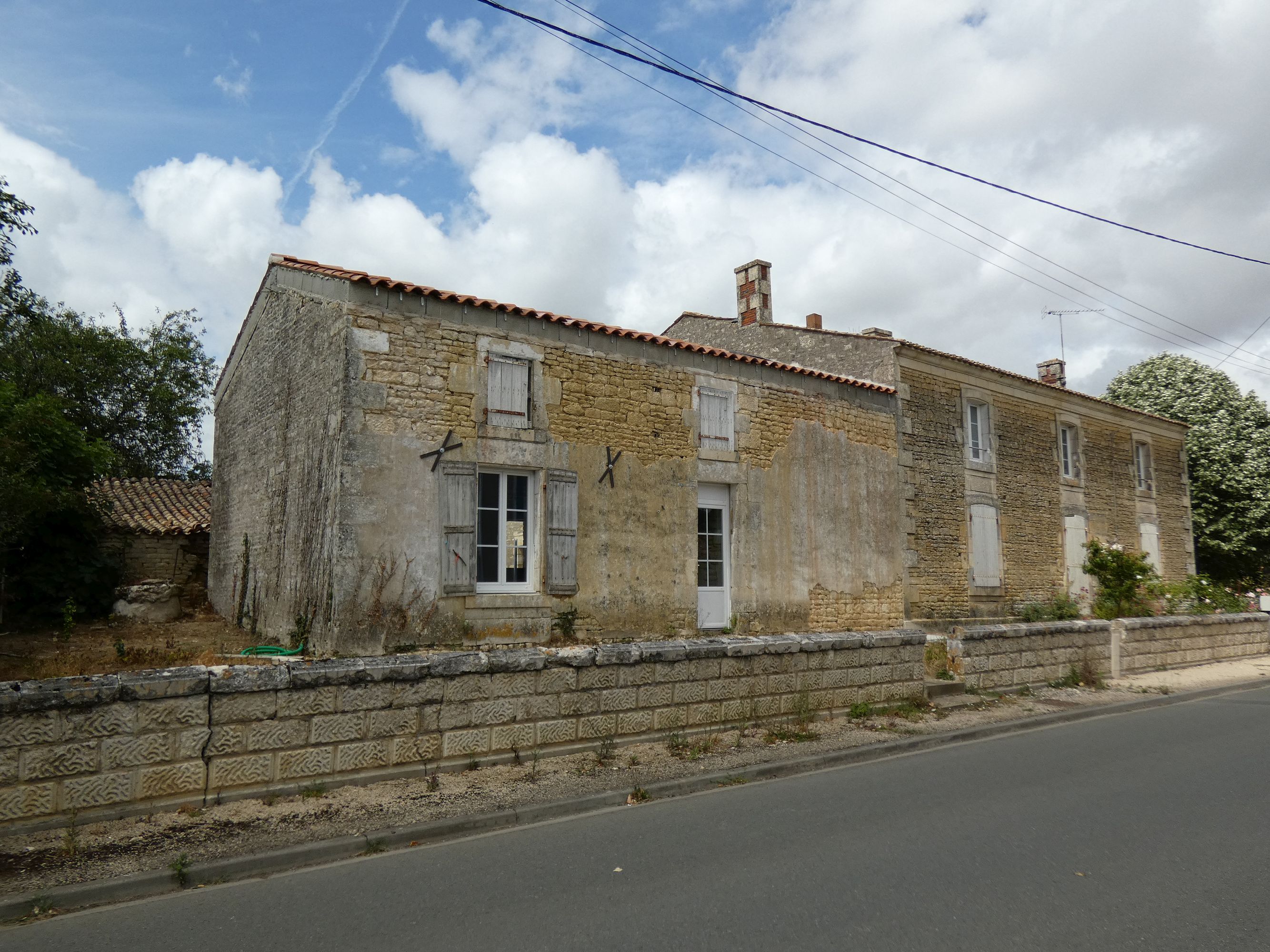 Ferme, actuellement maisons, 31 et 33 route de Benet