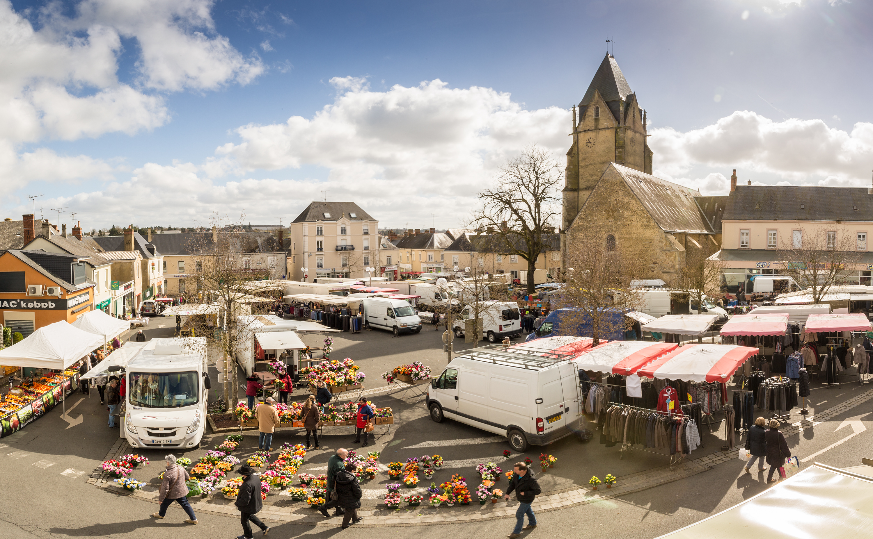 Place de la République, Connerré