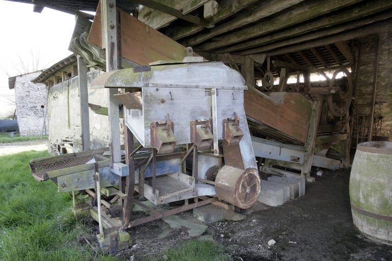 Machine à égrener : batteuse - les Bois, Saulges