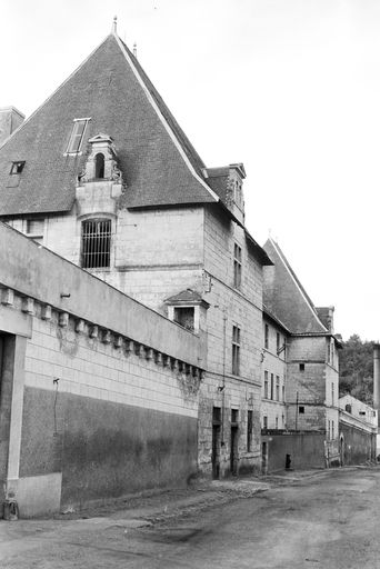 Ancienne abbaye de Fontevraud, puis prison, actuellement centre culturel de rencontre (Centre culturel de l'Ouest), place des Plantagenêts, Fontevraud-l'Abbaye