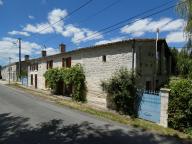 Ferme, actuellement maisons ; Village de la Sèvre, 24 et 26 route de Chambrun