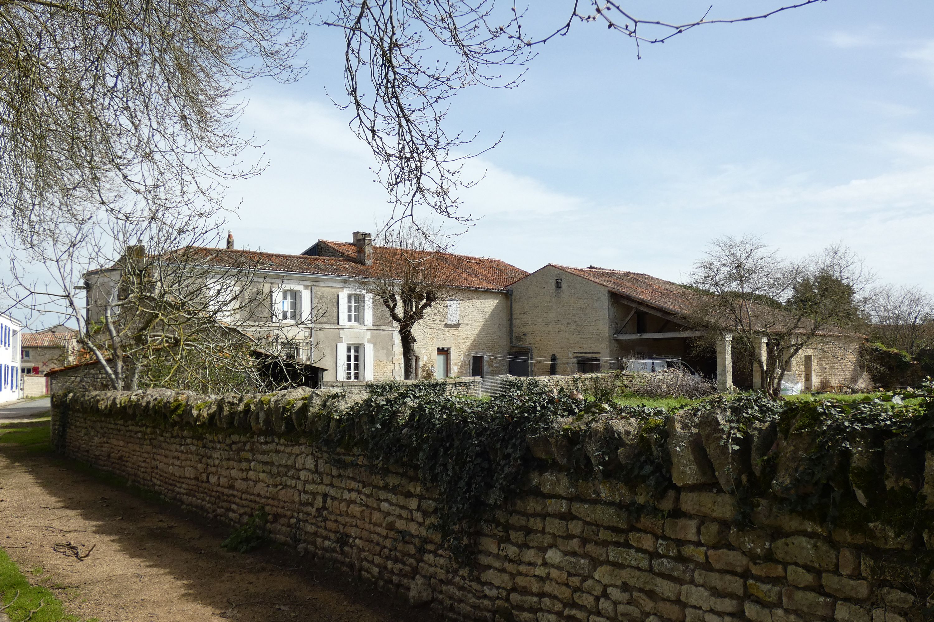 Ferme, magasin de commerce, actuellement maison, 45 rue du Port