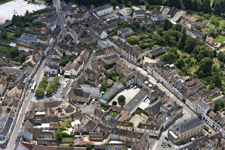 Le quartier de la place d'Armes et de la rue Saint-Nicolas, site de l'ancien château-fort de Bonnétable.