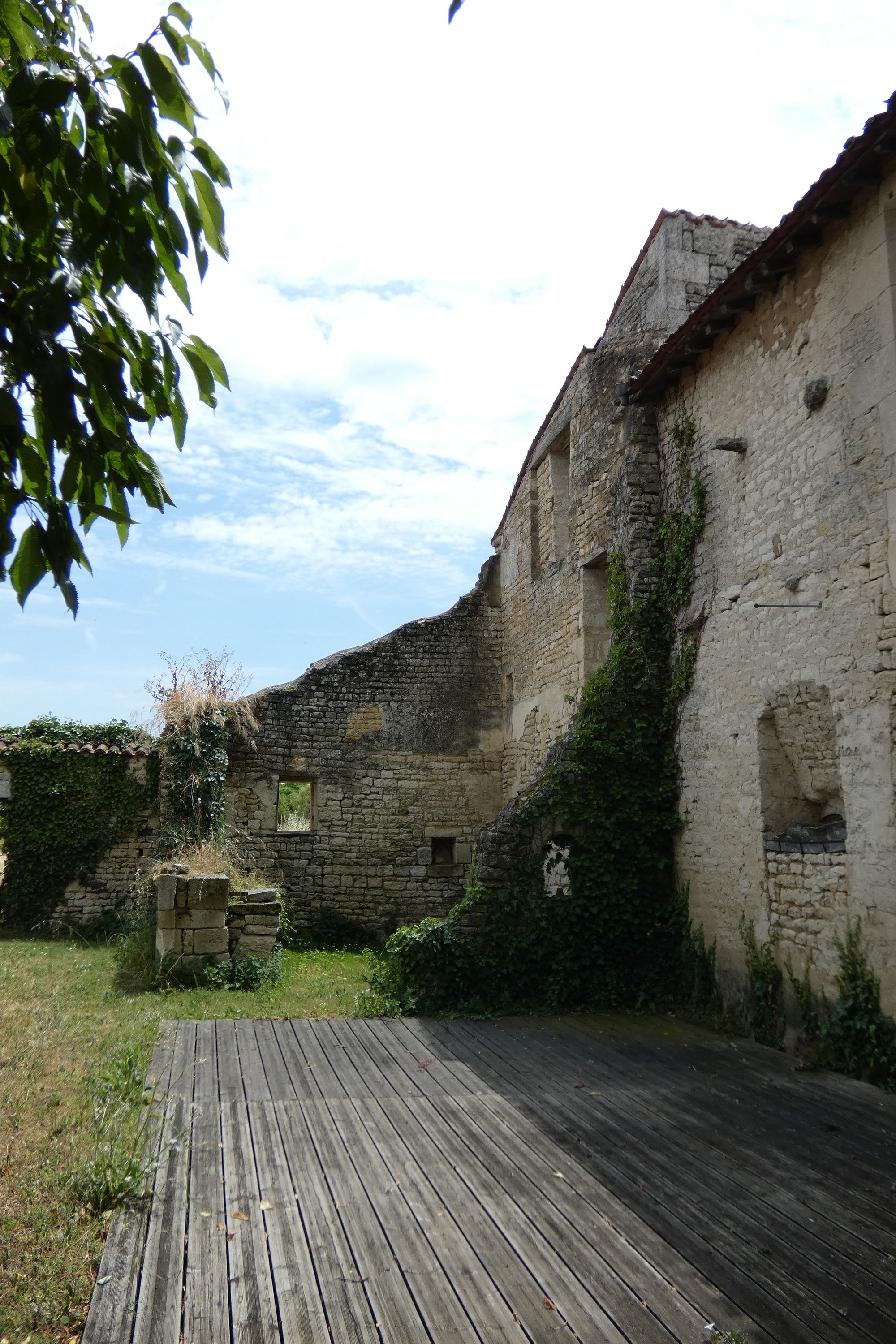 Demeure dite le Logis d'Aziré, actuellement maison, 44 chemin de la Chapelle