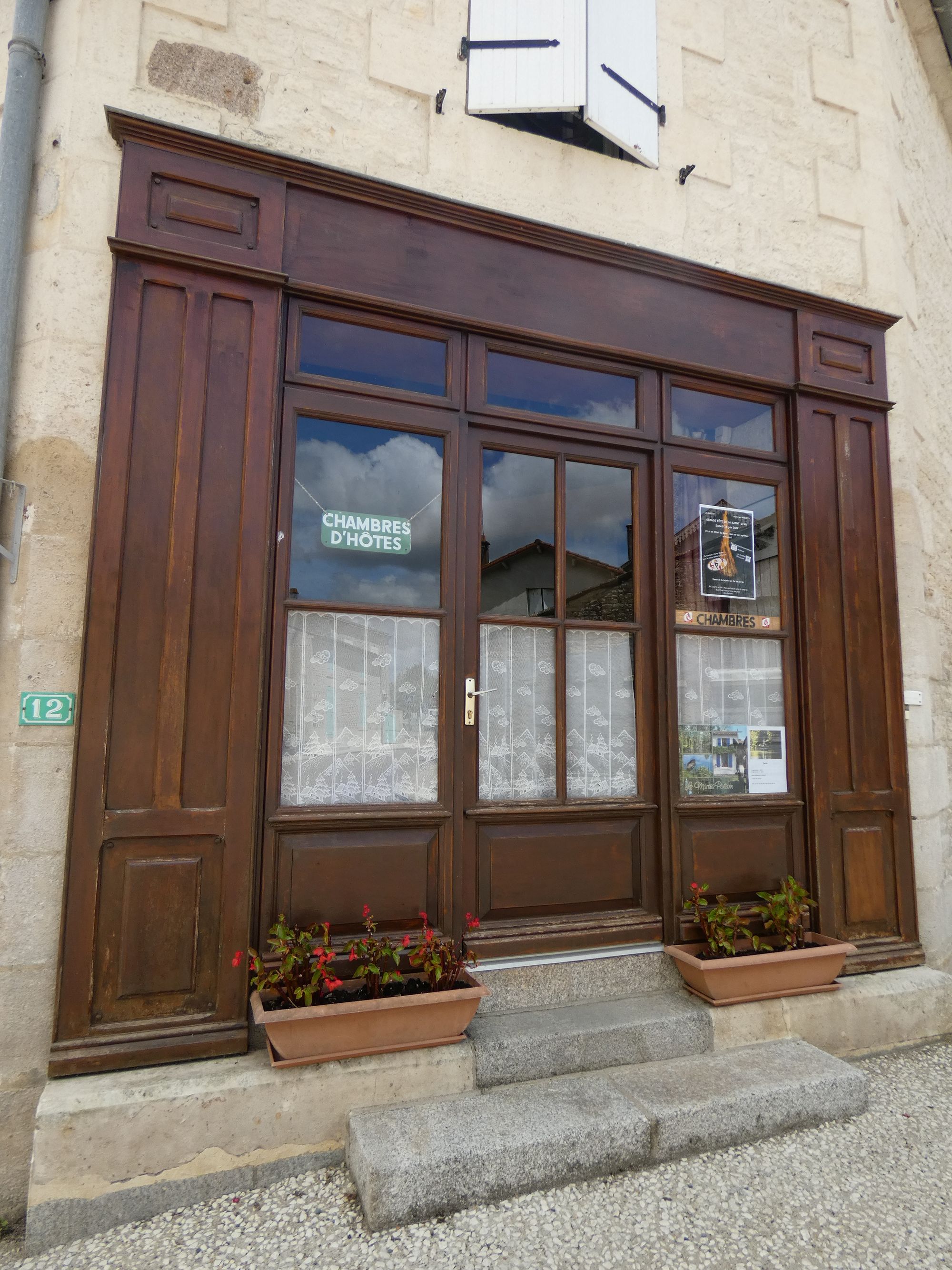 Magasin de commerce, restaurant, actuellement maison, 12 rue du Port