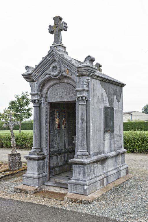 Chapelle funéraire de la famille Drouin-Veleau - boulevard du Maréchal-Leclerc, Evron