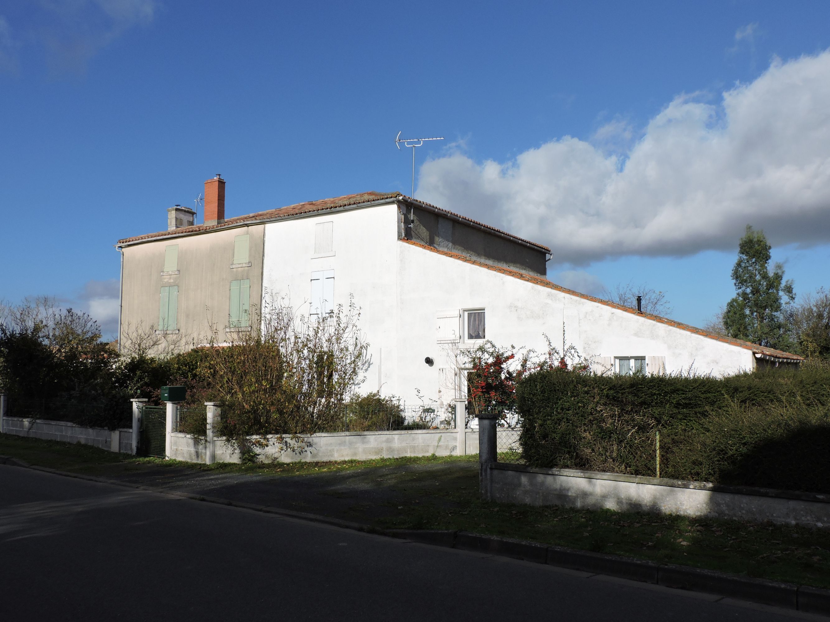 Ferme, actuellement maison ; la Grande Bernegoue, 15 et 17 rue de l'Autize