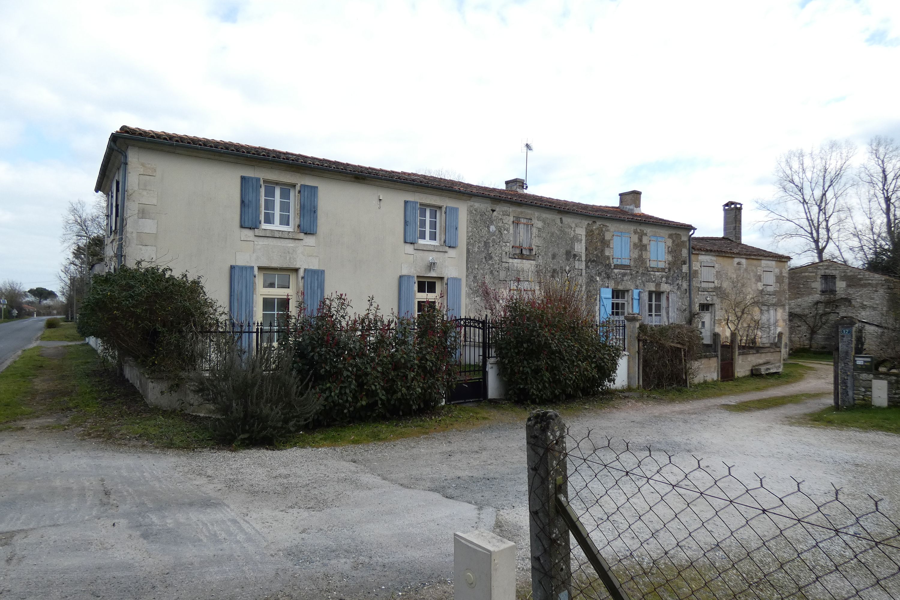 Fermes, actuellement maisons, 15 et 17 route des Pictons