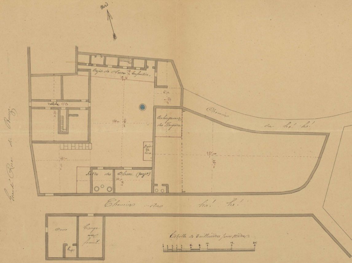 Ecole primaire publique de filles, puis bureau de poste, puis mairie, actuellement salles de réunions