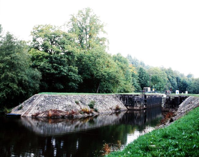 Canal de navigation et site d'écluse de l'Ecluse-des-Communes