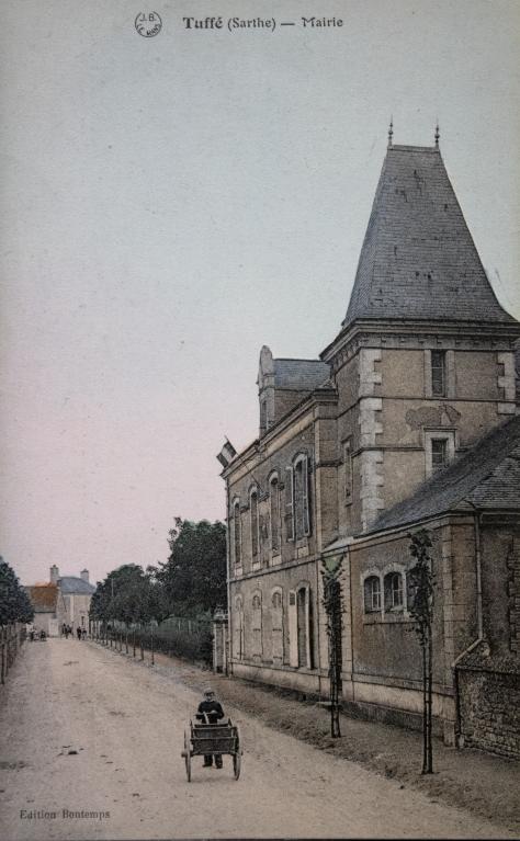 Mairie, prétoire de justice de paix, école communale de garçons, actuellement groupe scolaire Fernant Loriot, 13 rue de la Mairie