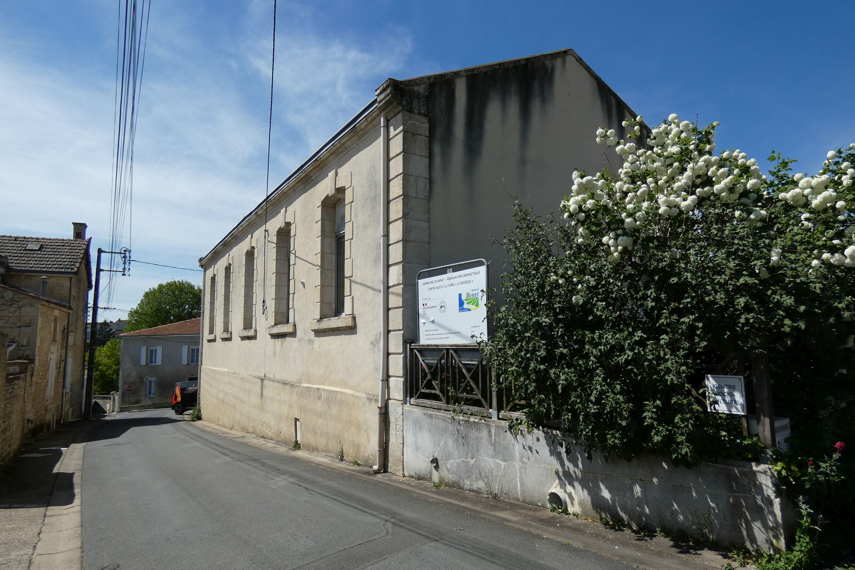 Presbytère puis école primaire publique de filles, actuellement maison et centre socio-culturel