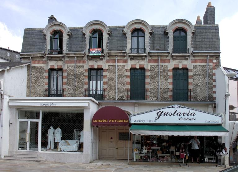 Immeuble à logements, magasin de commerce, 138-140 avenue du Général-de-Gaulle