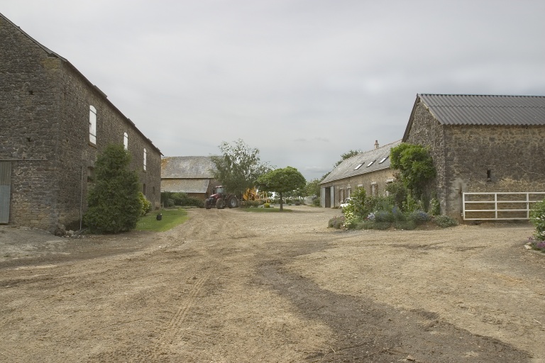 Écart, puis ferme, le Grand-Rocher