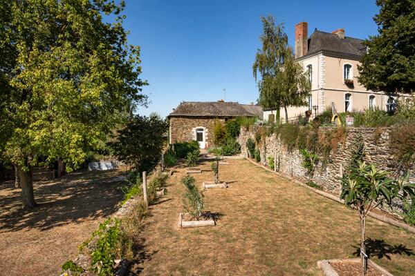 Prieuré-cure puis presbytère, actuellement mairie