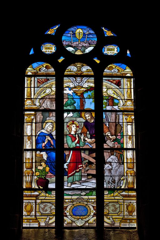 Ensemble de 2 verrières historiées : Sainte Famille, apparition de la Vierge à Pontmain (baies 2 et 4) - Église paroissiale Saint-Crespin-et-Crespinien, Larchamp