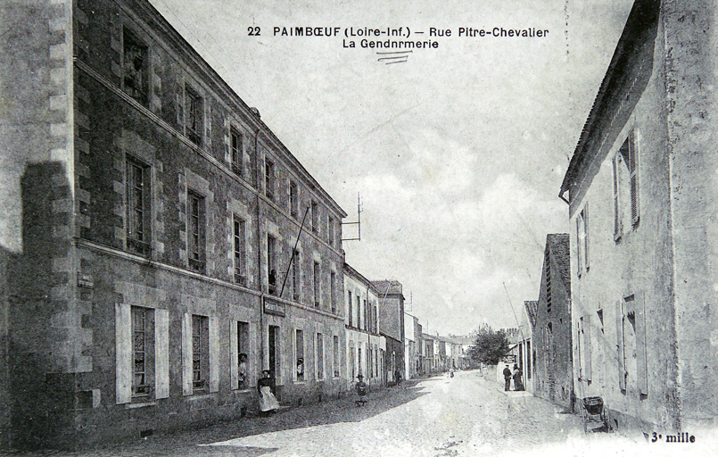 La rue Pitre-Chevalier au début du XXe siècle, vue prise vers l'aval.