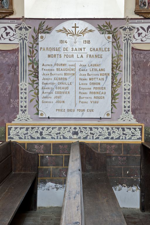 Monument aux morts, église paroissiale Saint-Charles de Saint-Charles-la-Forêt