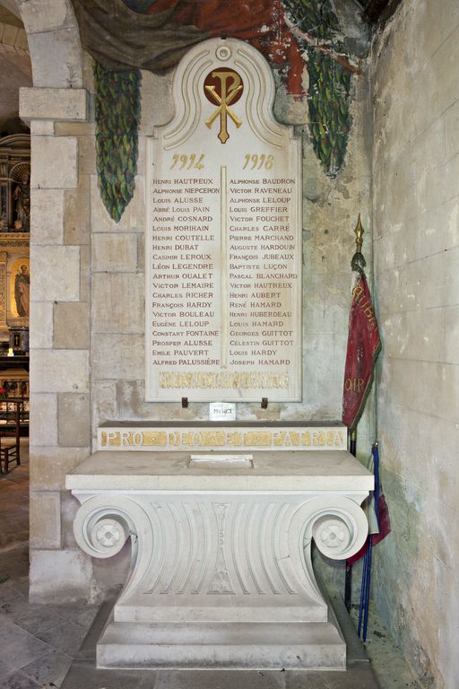 Monument aux morts, église paroissiale Saint-Aubin de Bazouges-sur-le-Loir