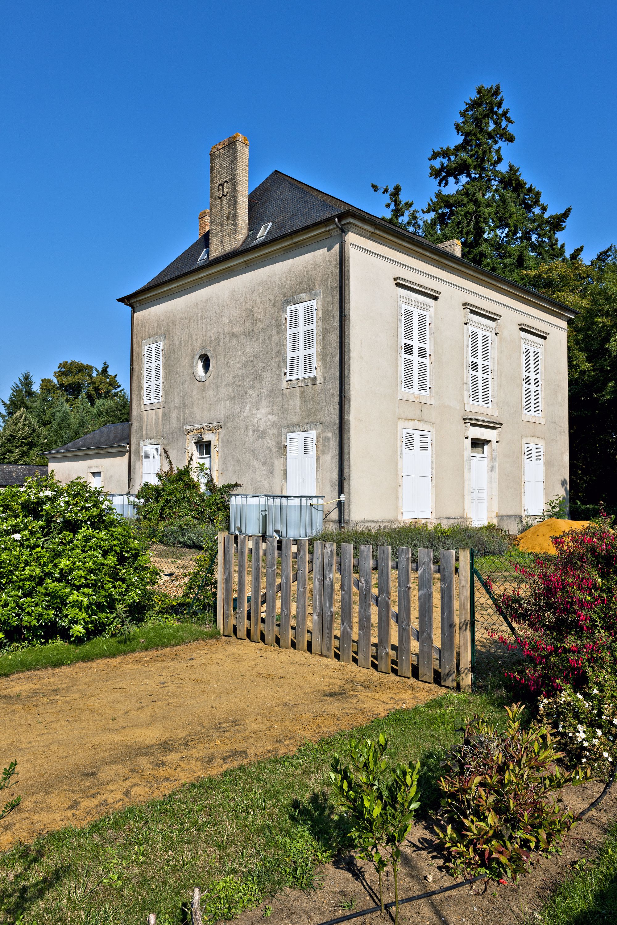 Les communs du château de Bonnétable